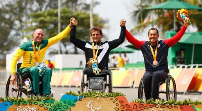 Alex Zanardi pays golden homage to Ayrton Senna Alex Zanardi